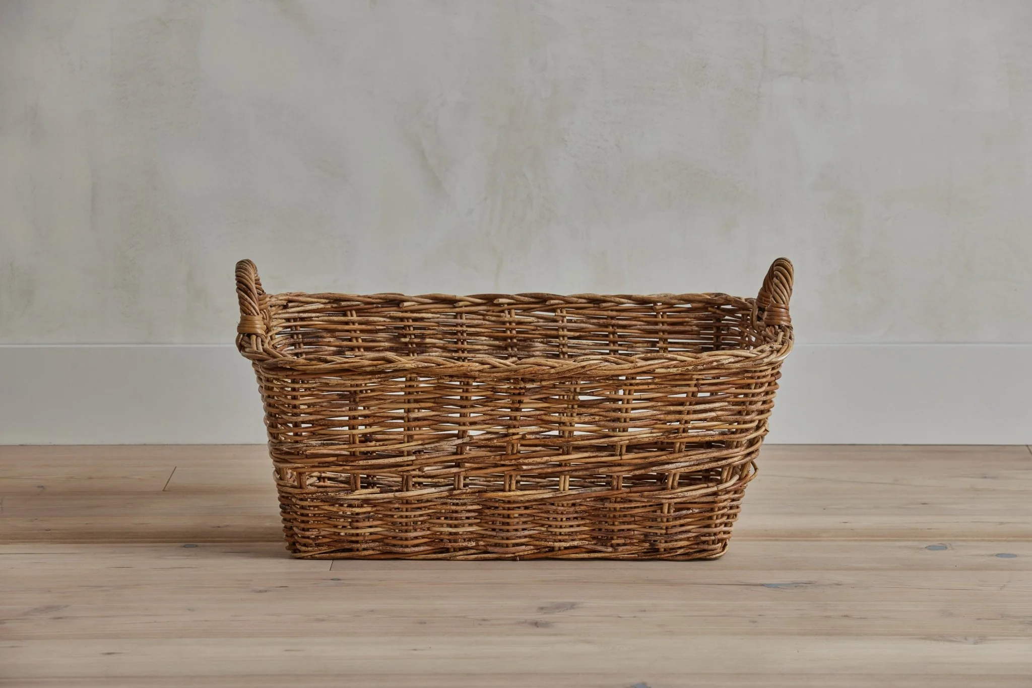 French Country Laundry Basket - Image 3