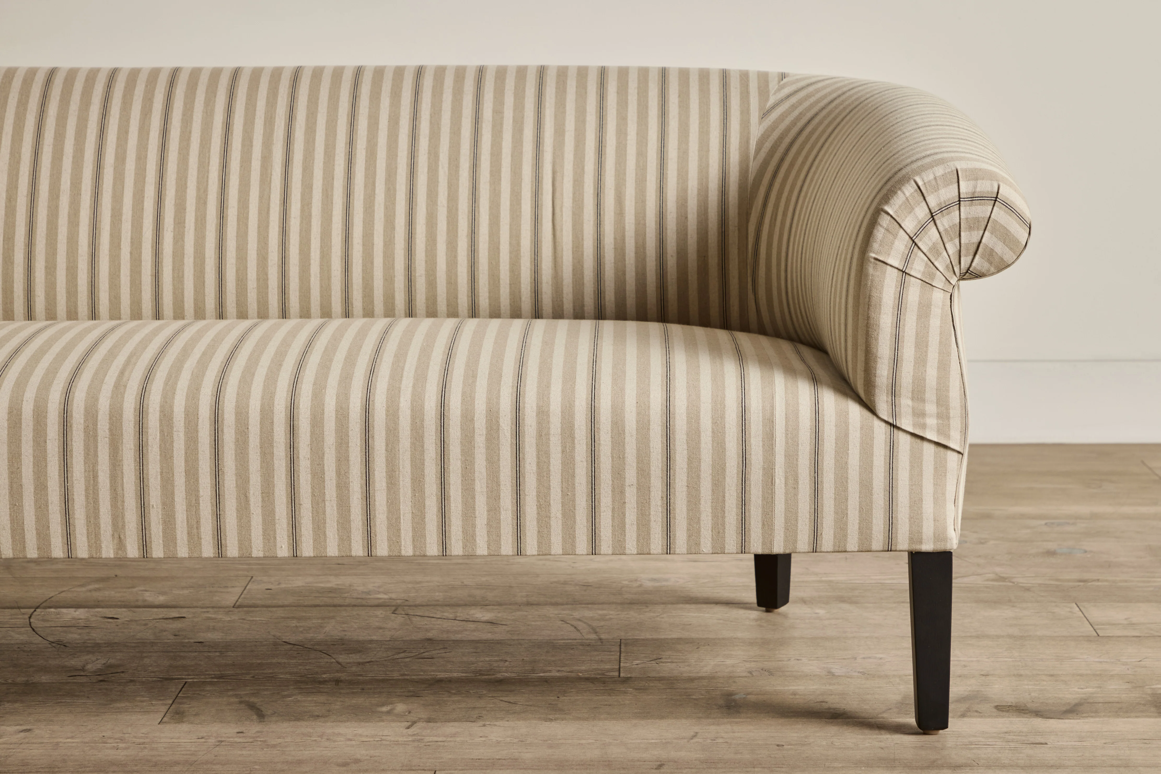 Low Back Settee - Image 8