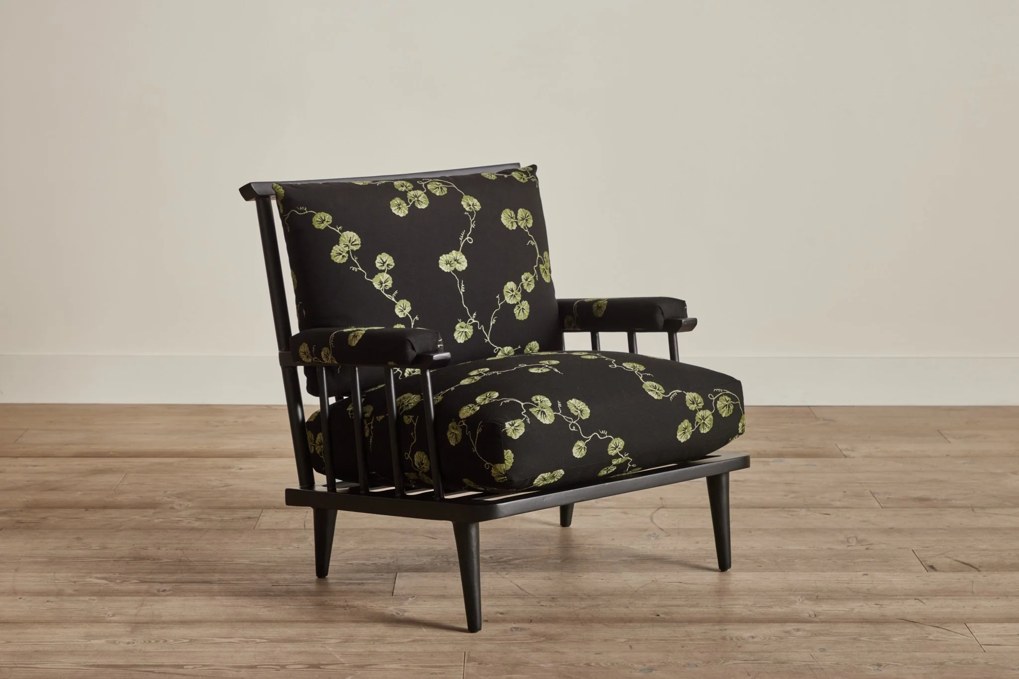 Metal Spindle Back Viewing Chair - Image 11