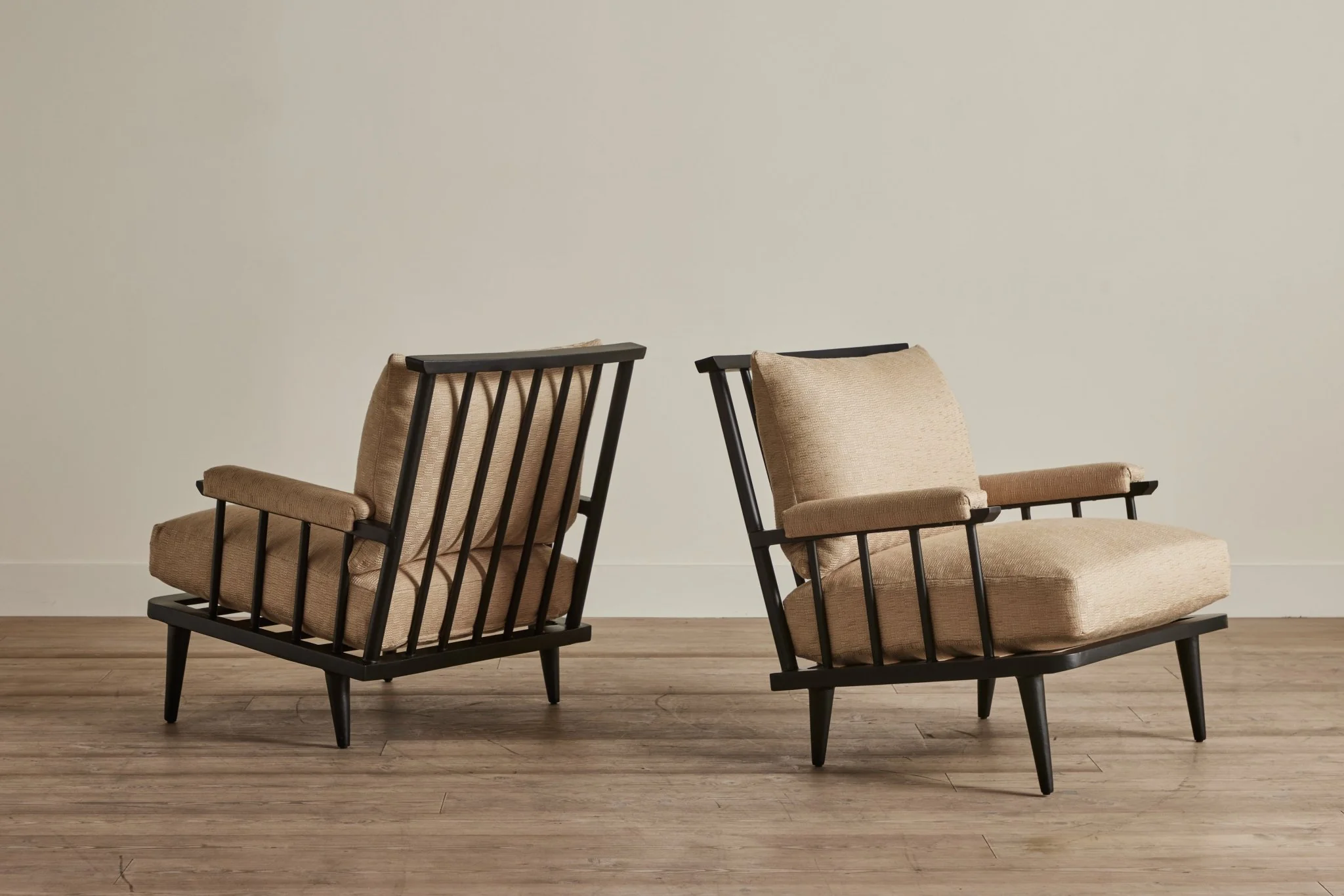 Metal Spindle Back Viewing Chair - Image 13