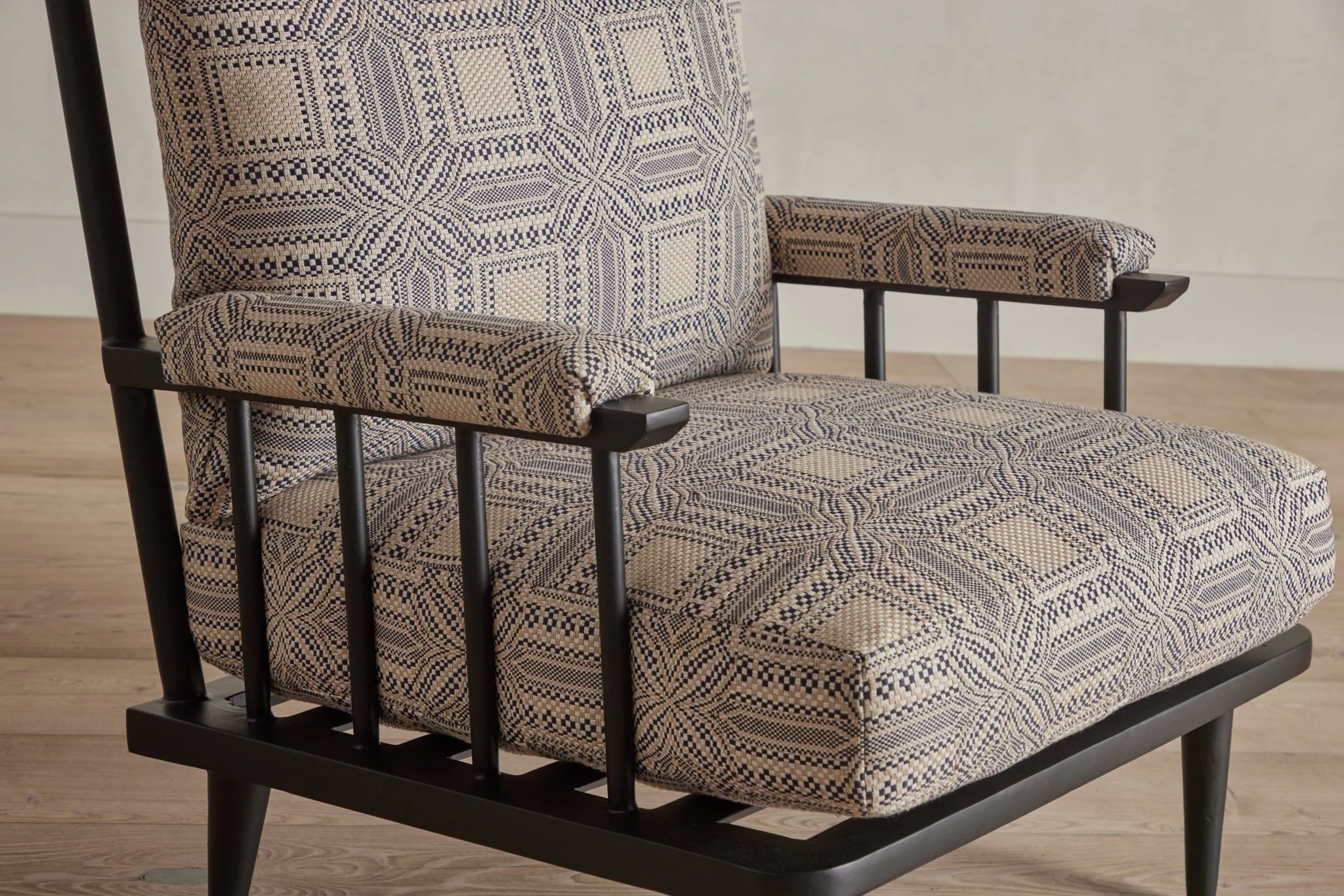 Metal Spindle Back Viewing Chair - Image 7