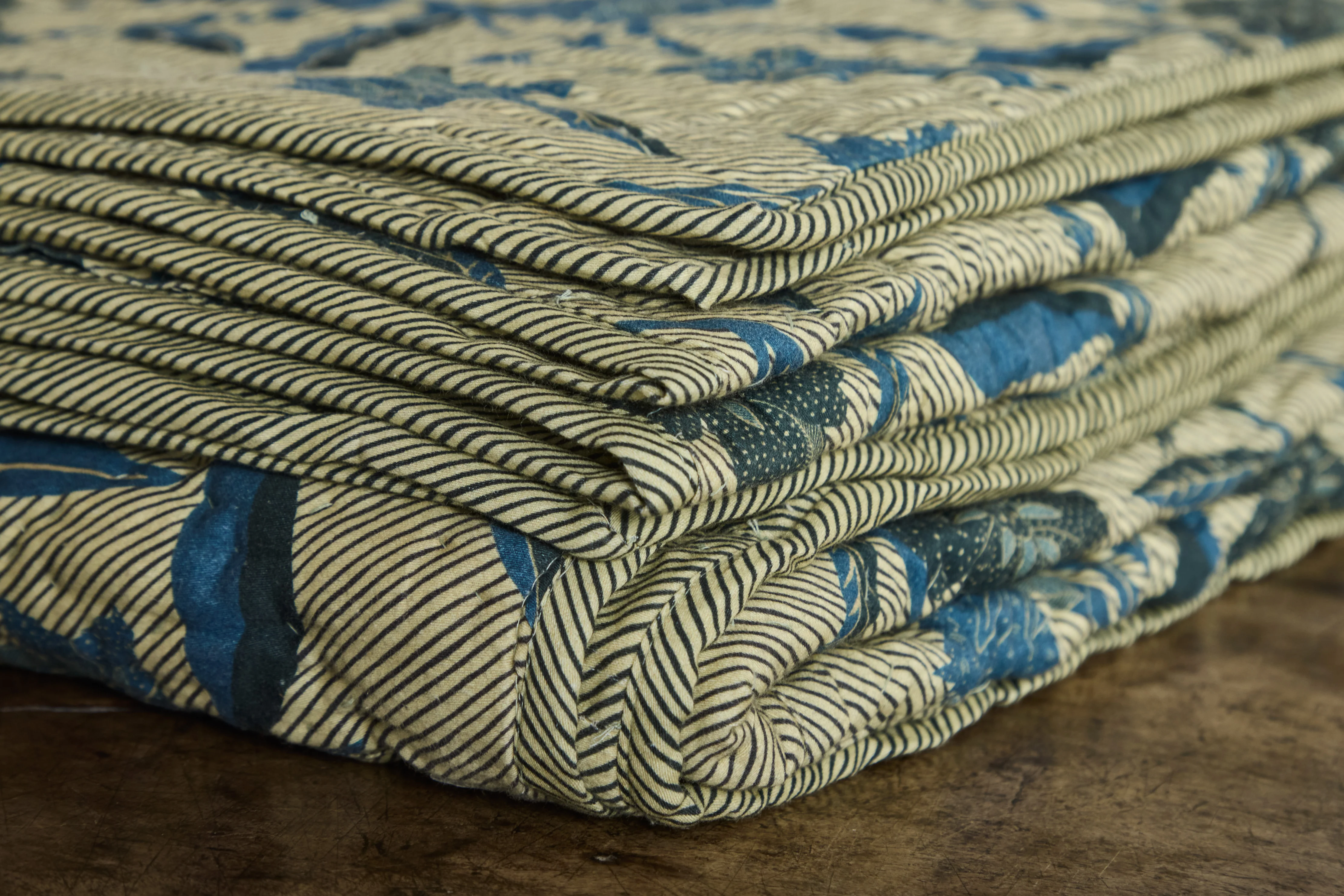 Navy and Creme Hash Stripe Quilt - Image 3