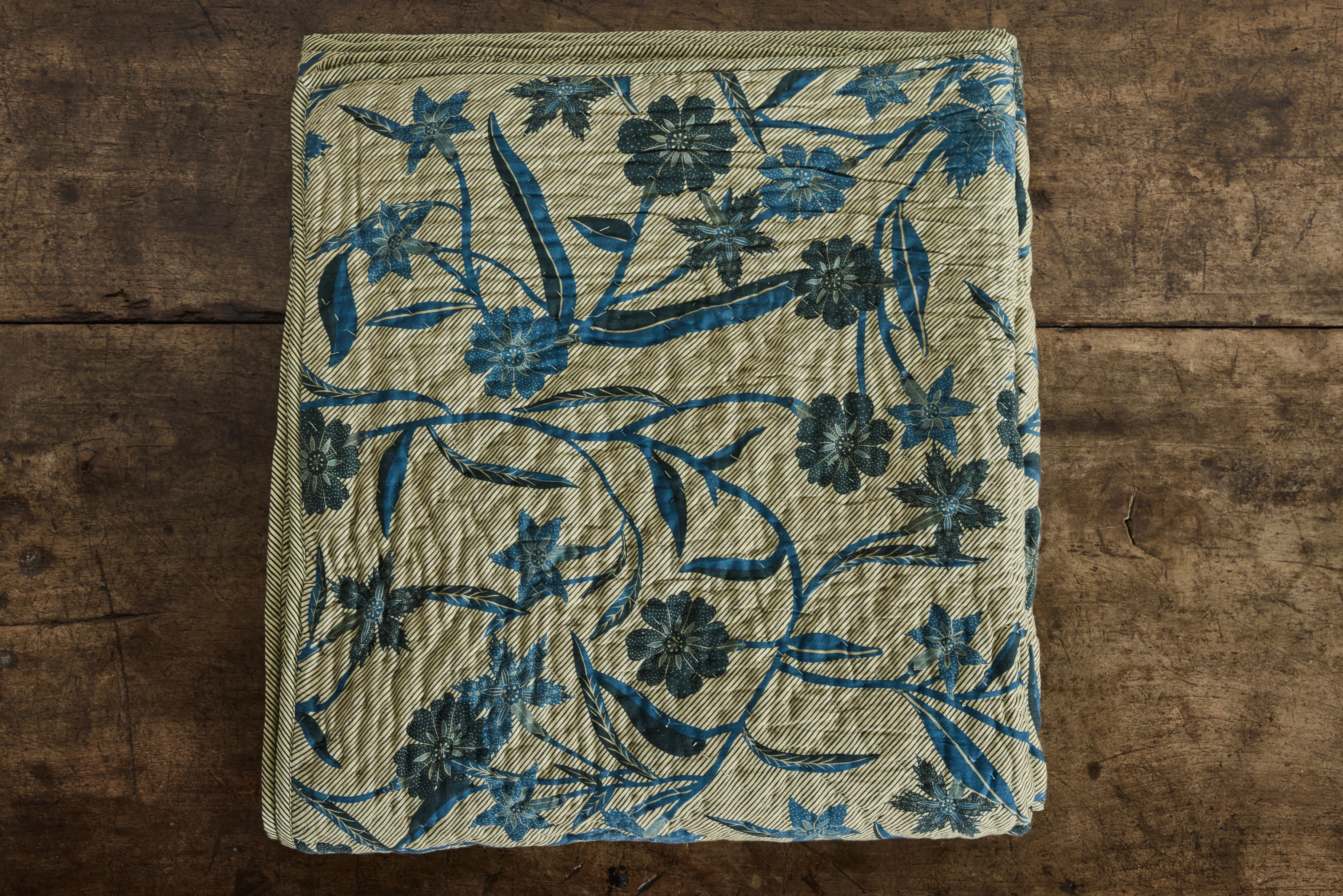 Navy and Creme Hash Stripe Quilt - Image 4