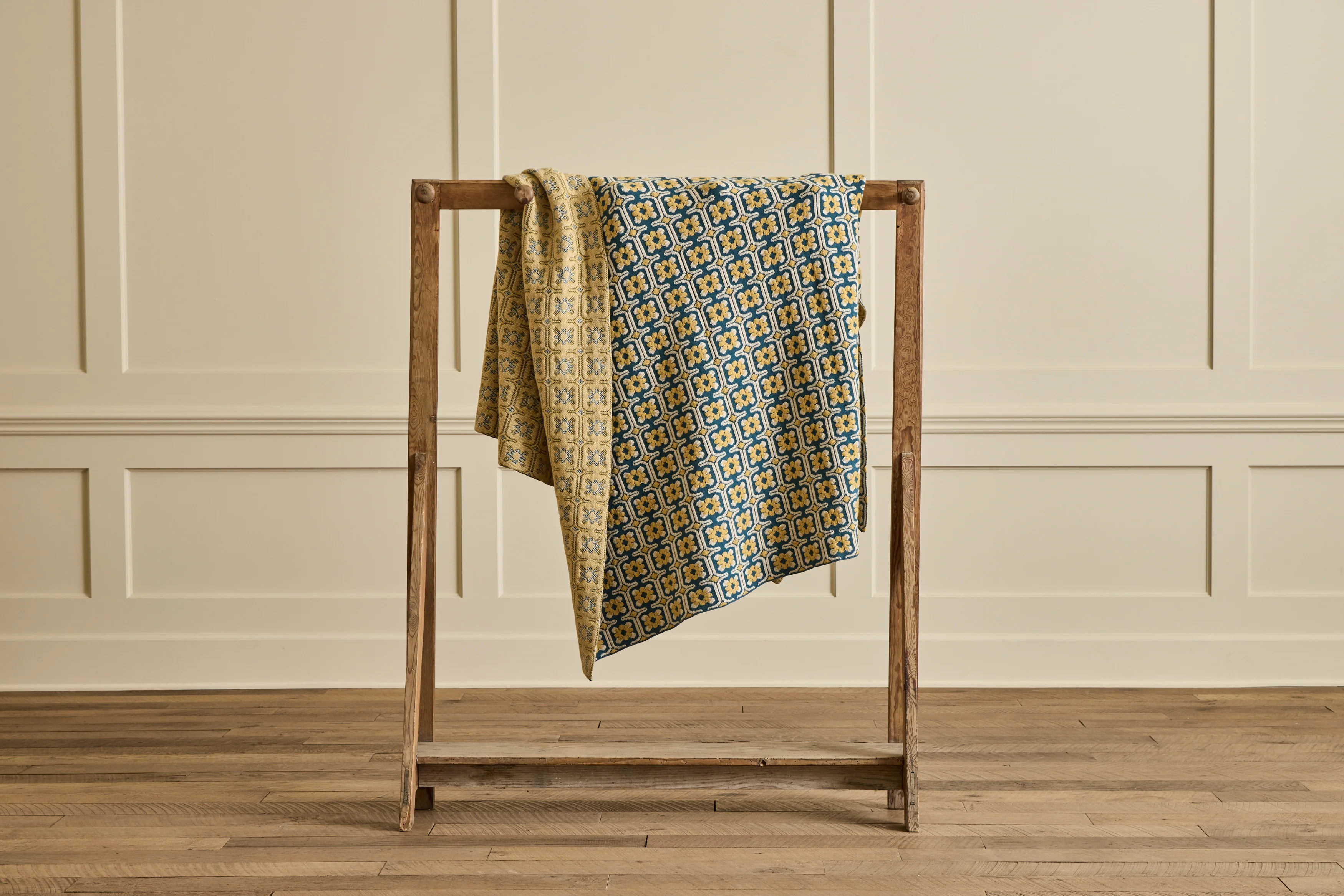 Maman Throw in Midnight - Image 3