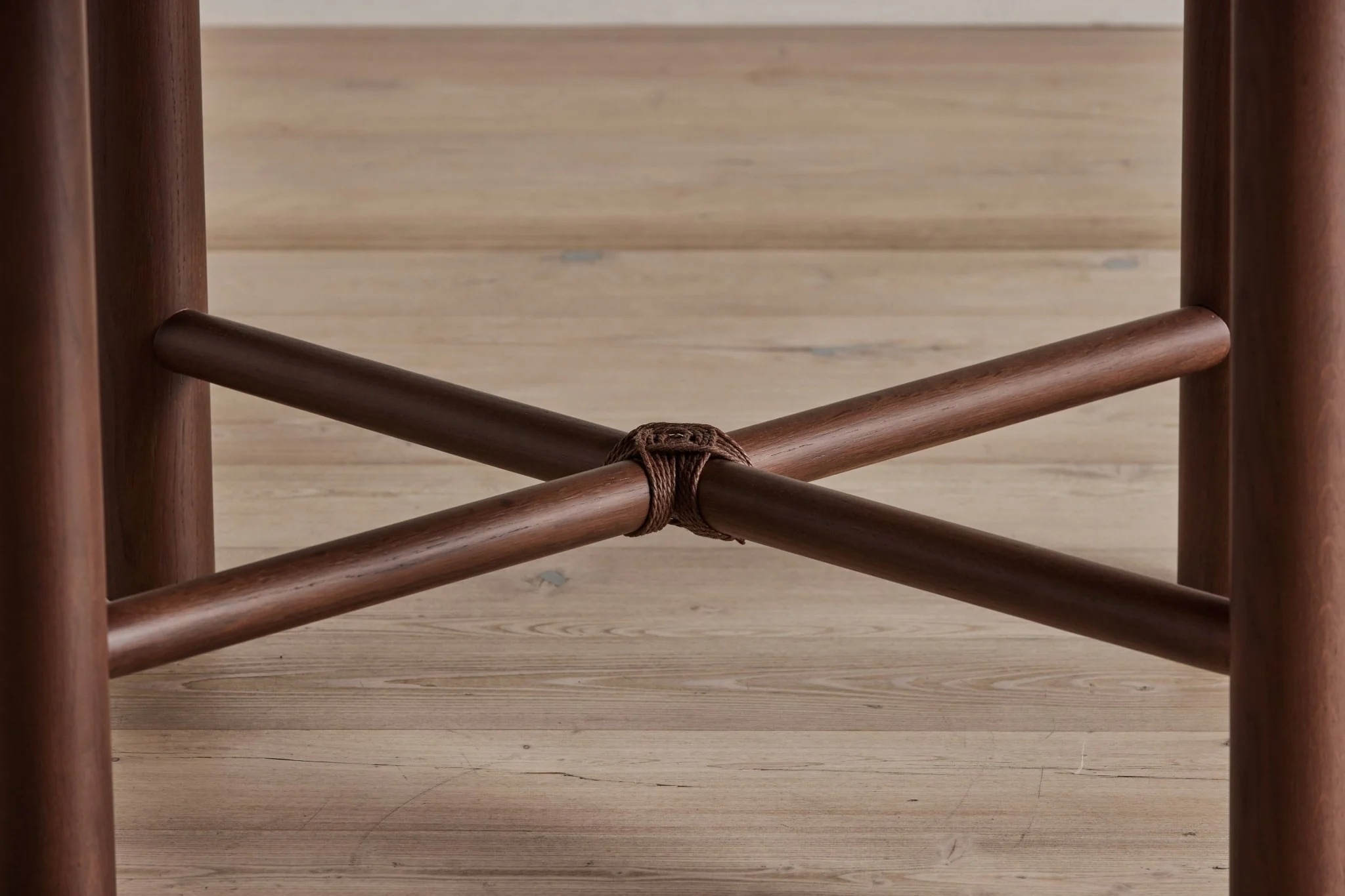 Round Dining Table - Image 13